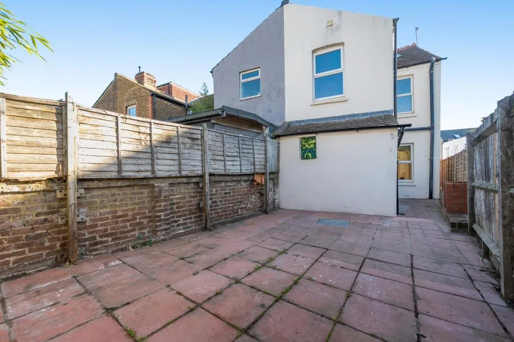4 bedroom semi-detached house for rent