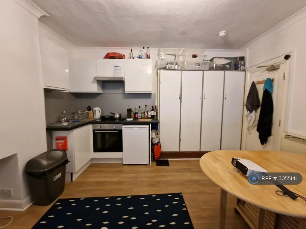 Studio flat for rent