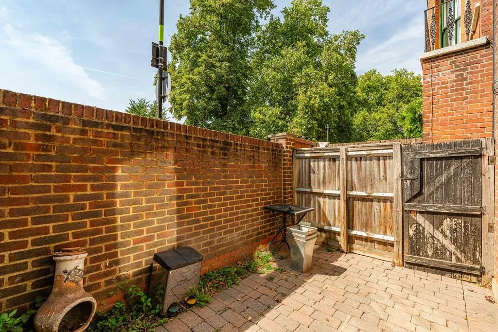 3 bedroom semi-detached house for rent