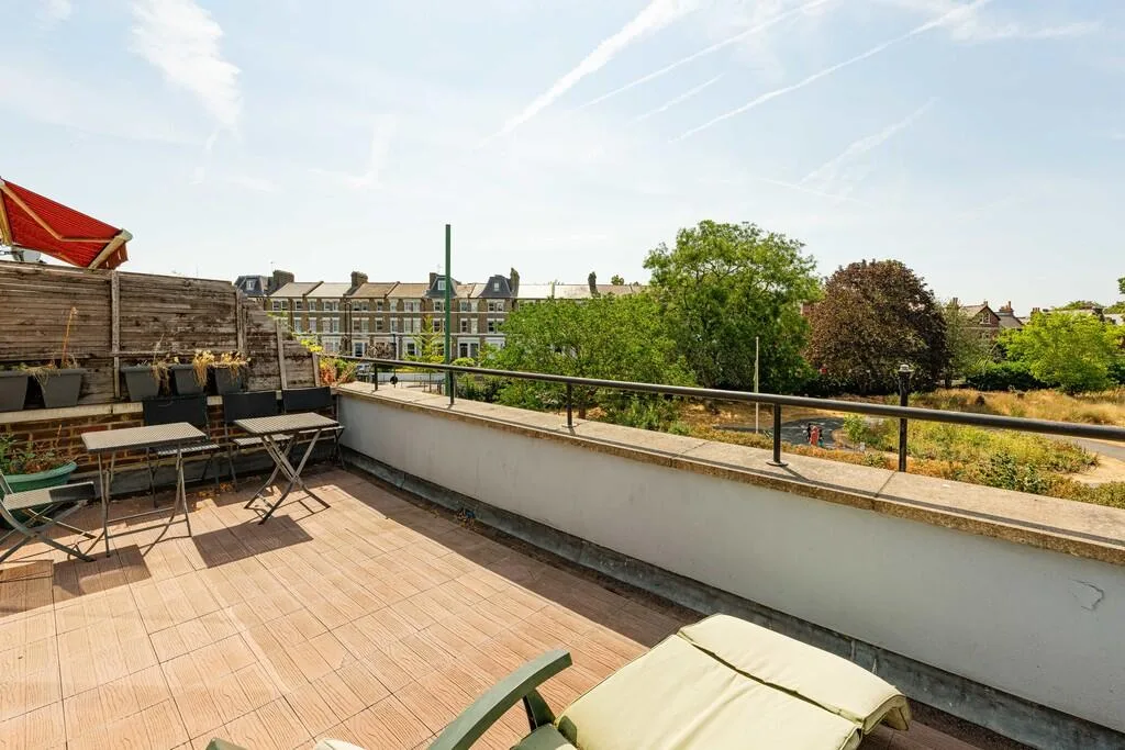 3 bedroom semi-detached house for rent