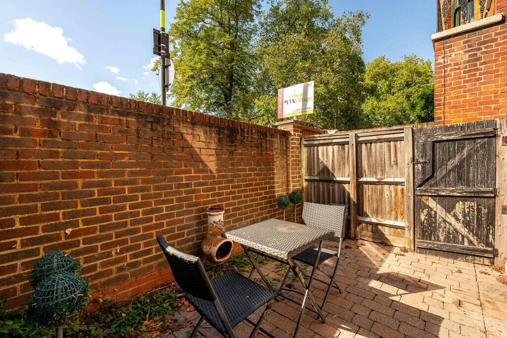 3 bedroom semi-detached house for rent
