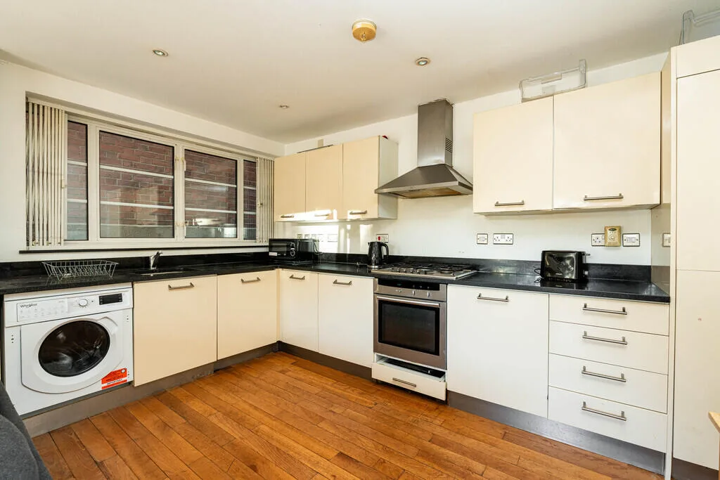 3 bedroom semi-detached house for rent