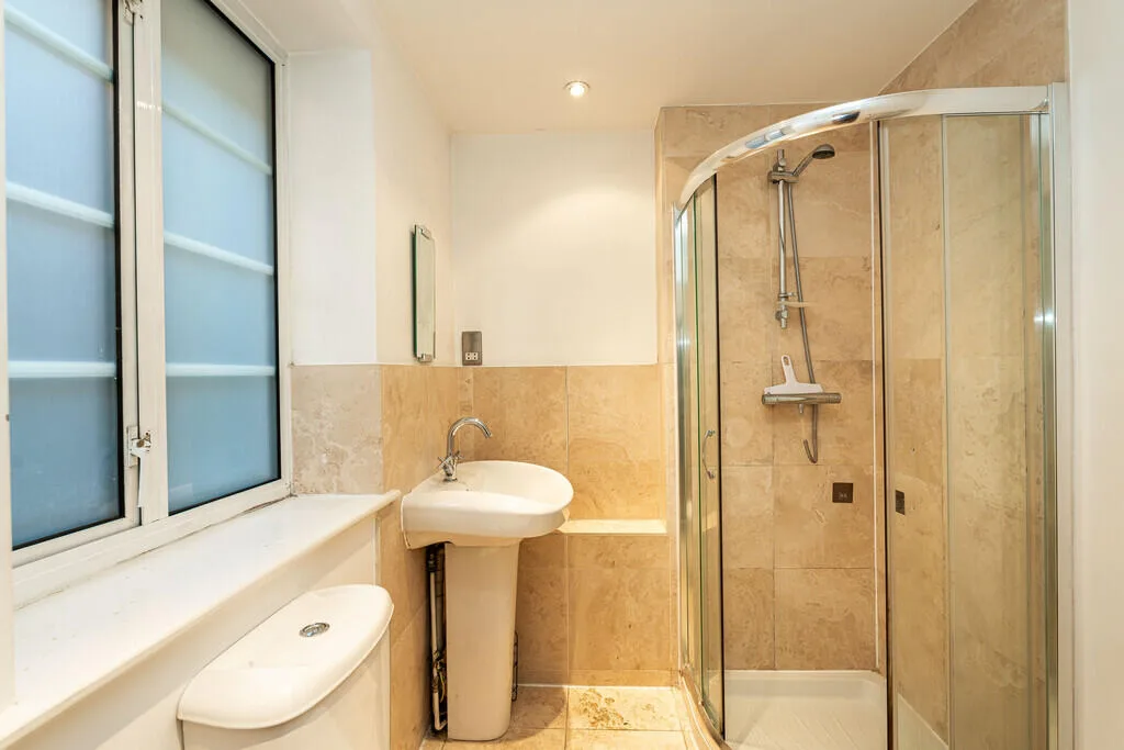 3 bedroom semi-detached house for rent
