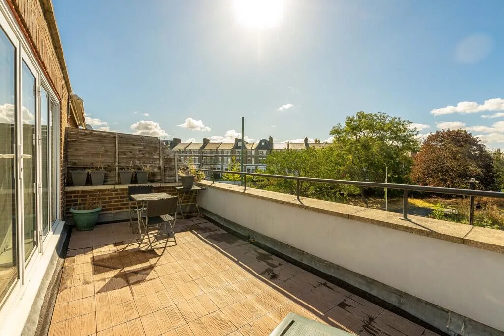 3 bedroom semi-detached house for rent