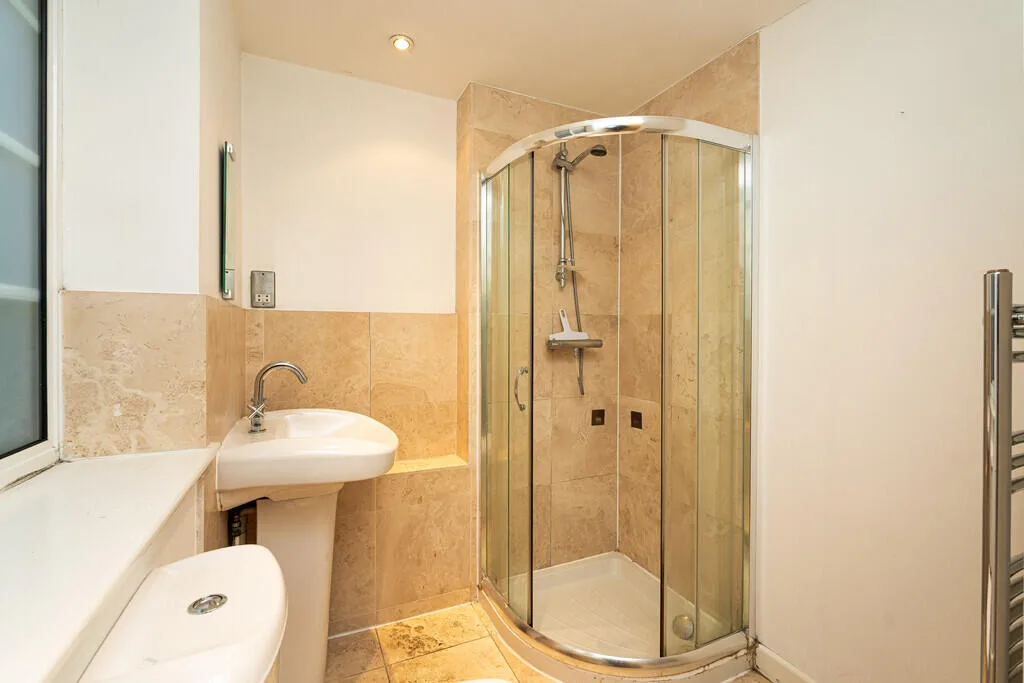 3 bedroom semi-detached house for rent