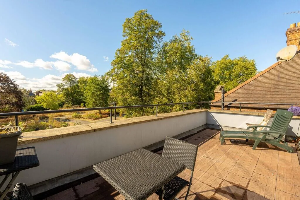 3 bedroom semi-detached house for rent