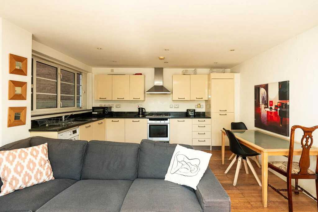 3 bedroom semi-detached house for rent
