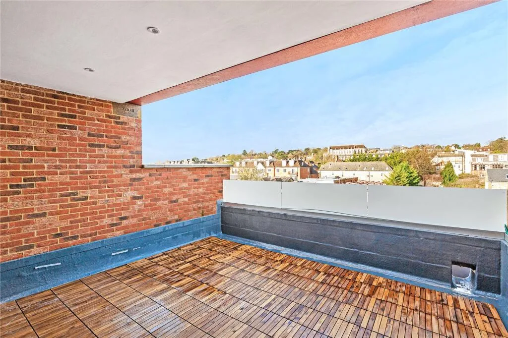 3 bedroom end of terrace house for rent
