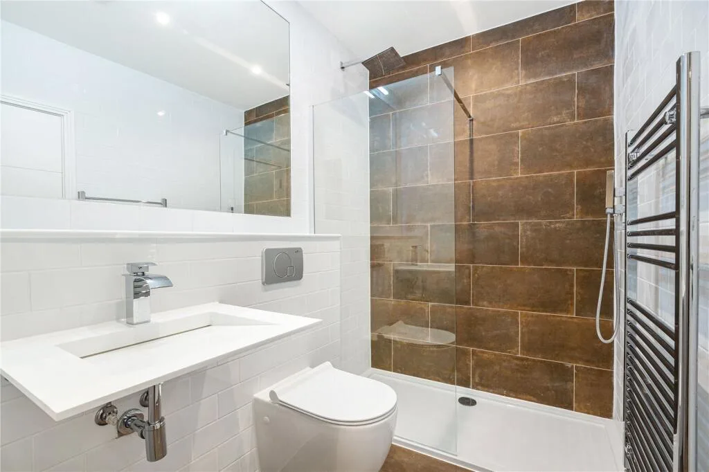 3 bedroom end of terrace house for rent