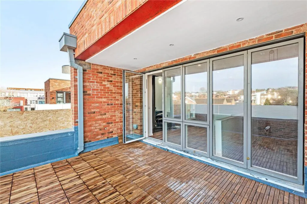 3 bedroom end of terrace house for rent