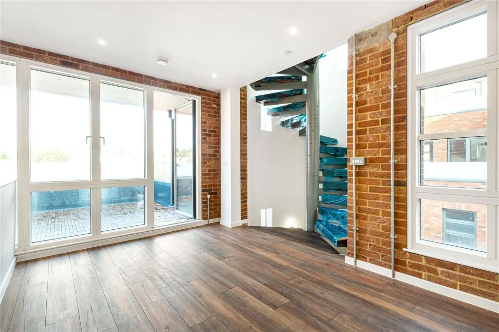 3 bedroom end of terrace house for rent