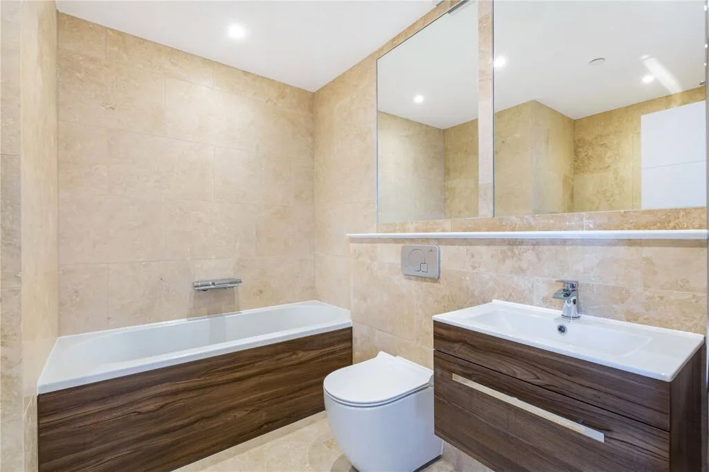 3 bedroom end of terrace house for rent