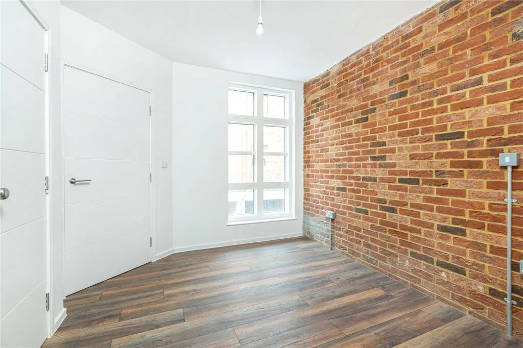 3 bedroom end of terrace house for rent