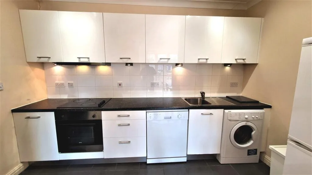 2 bedroom penthouse for rent