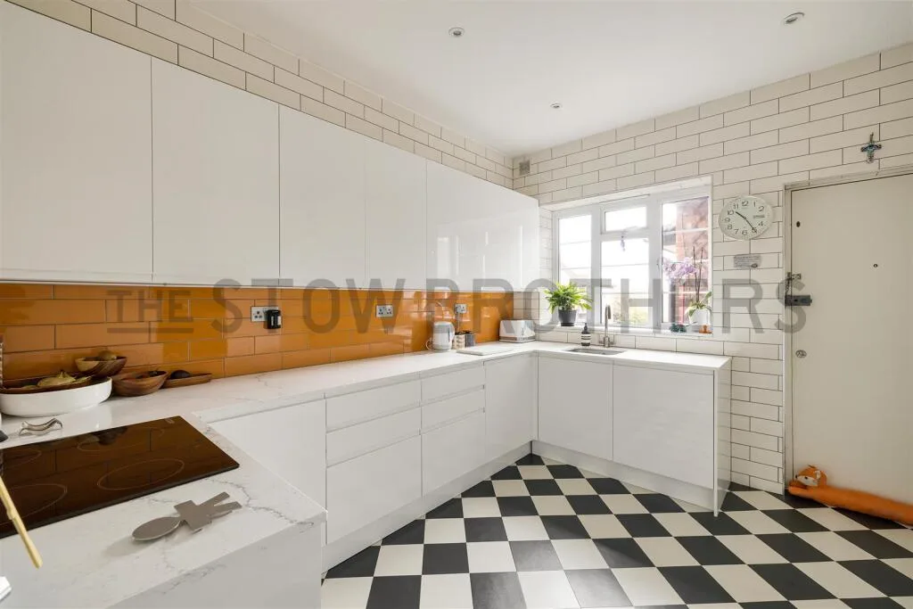3 bedroom flat for rent