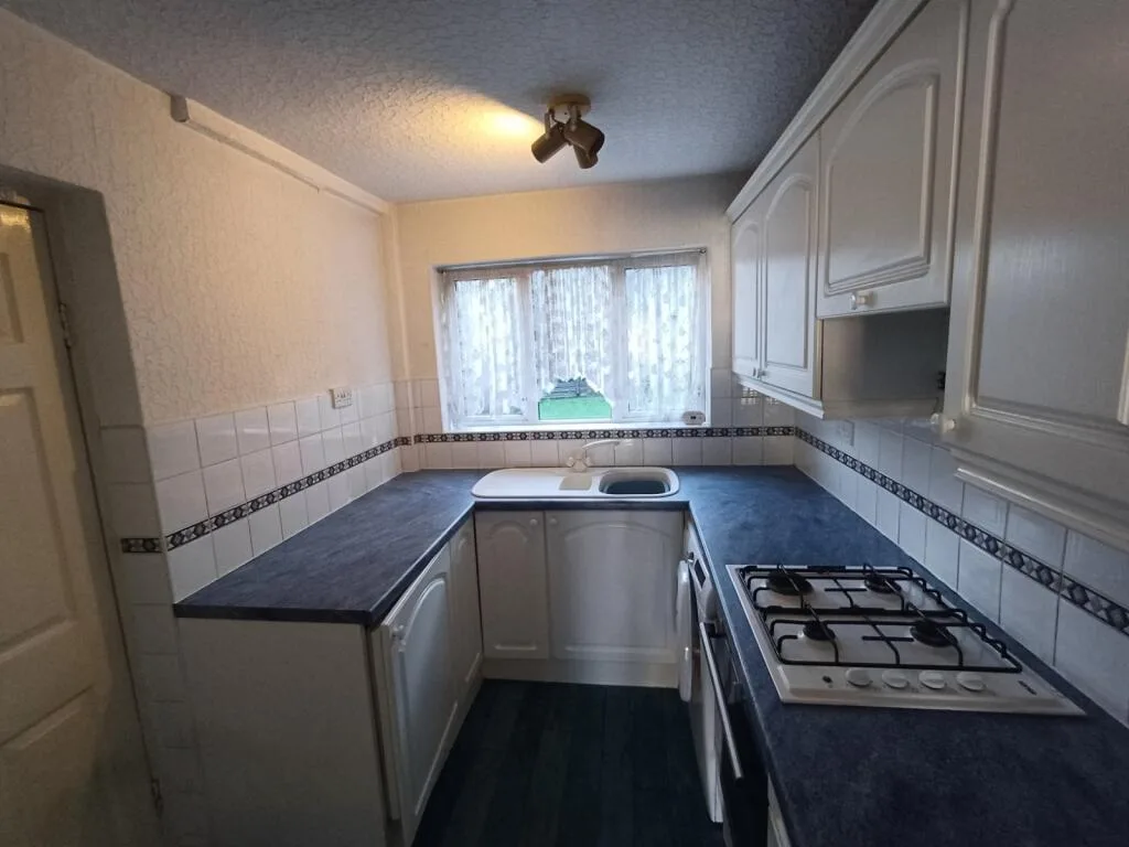 3 bedroom semi-detached house for rent
