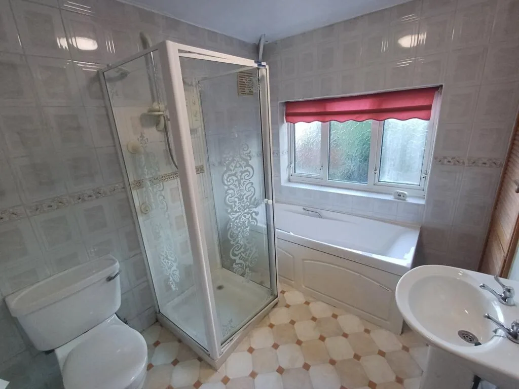 3 bedroom semi-detached house for rent