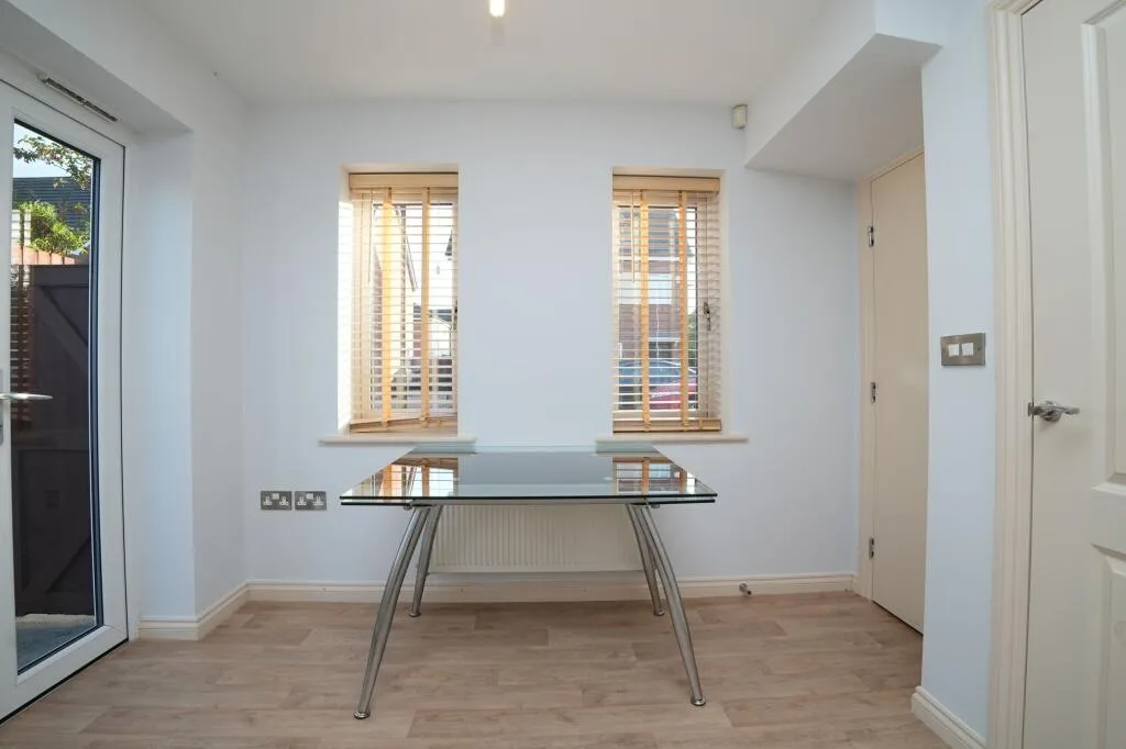 3 bedroom semi-detached house for rent