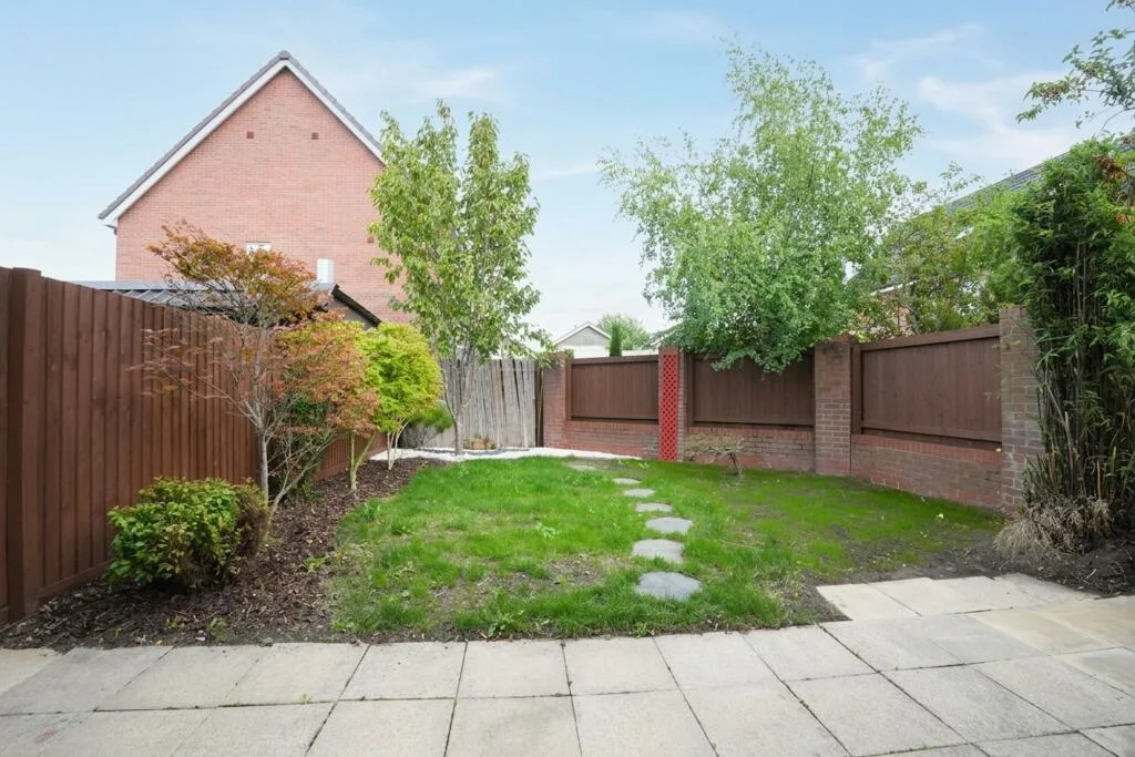 3 bedroom semi-detached house for rent