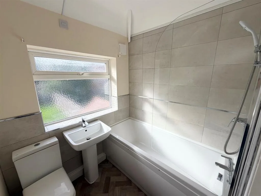 3 bedroom semi-detached house for rent