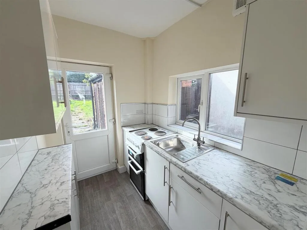 3 bedroom semi-detached house for rent
