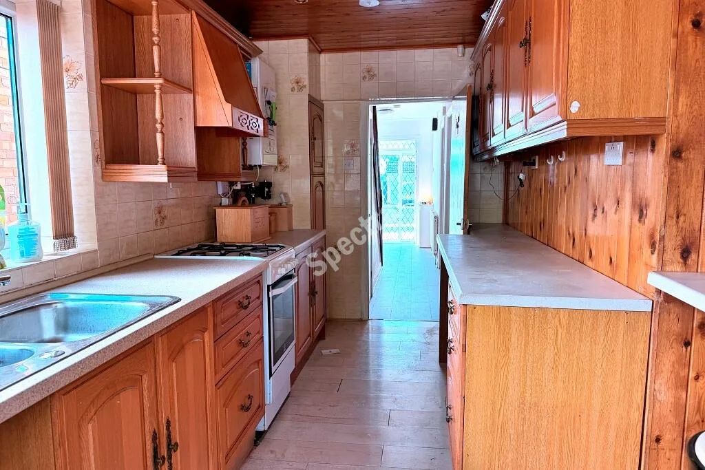 4 bedroom semi-detached house for rent