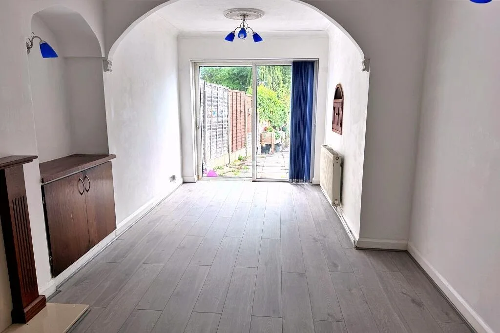 4 bedroom semi-detached house for rent