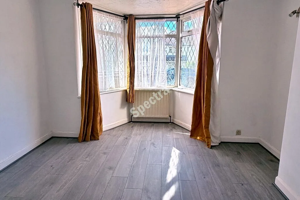 4 bedroom semi-detached house for rent