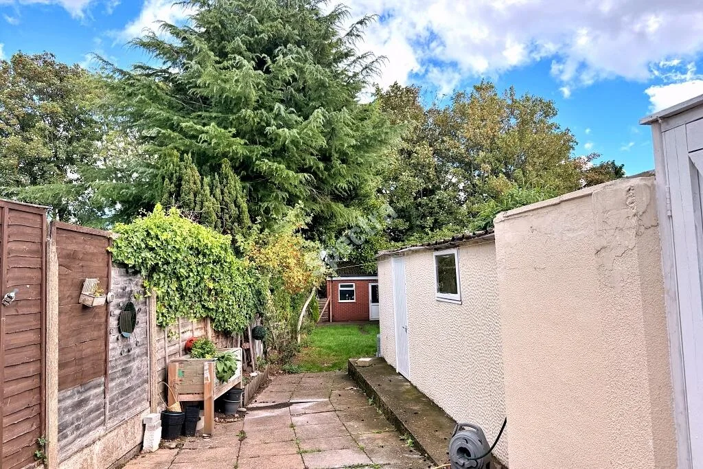4 bedroom semi-detached house for rent