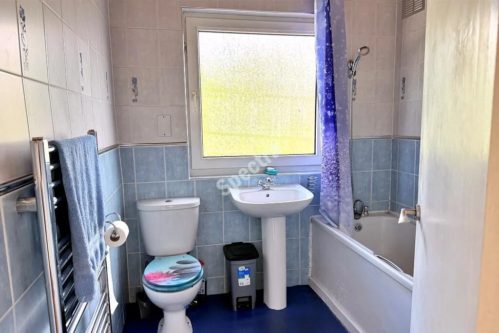 4 bedroom semi-detached house for rent