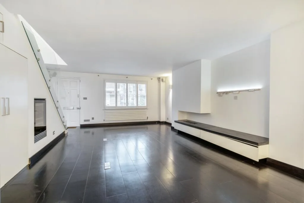 3 bedroom mews property for rent