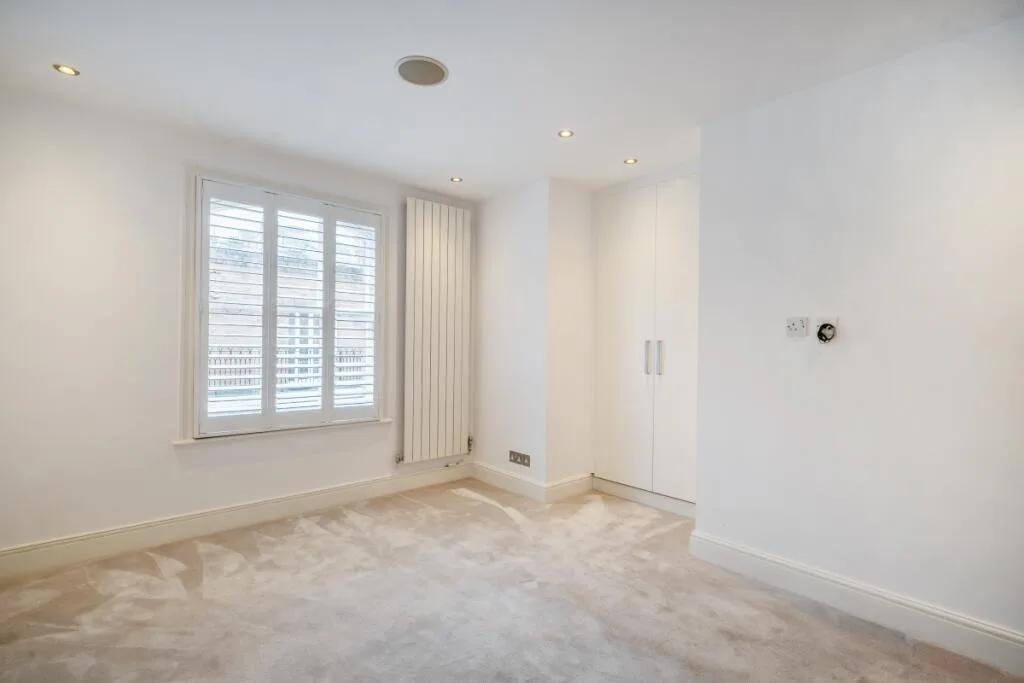 3 bedroom mews property for rent