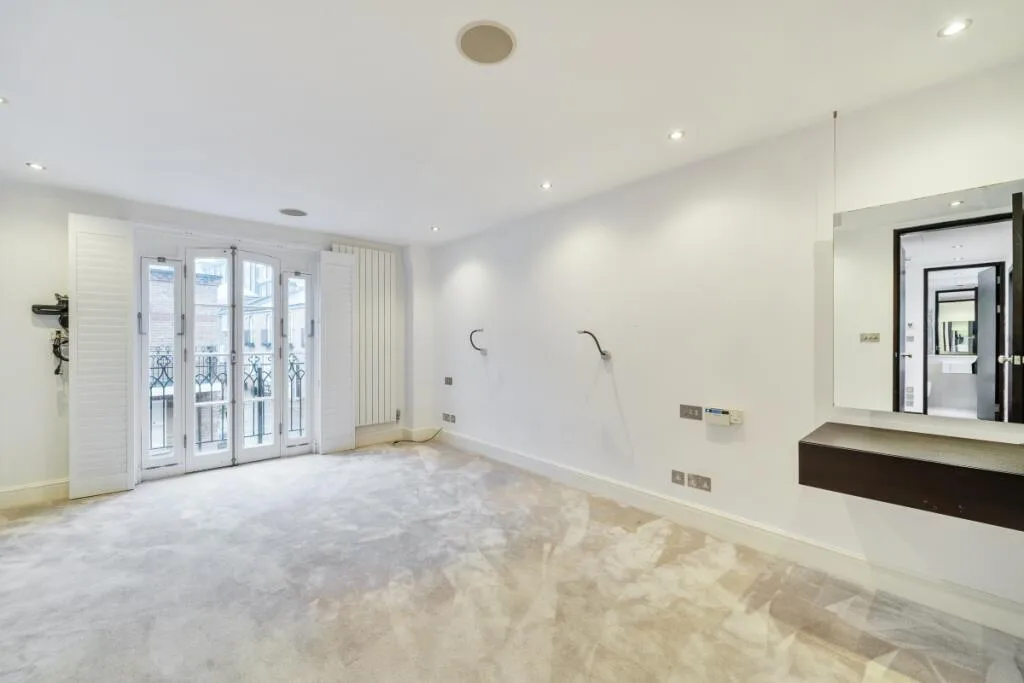3 bedroom mews property for rent