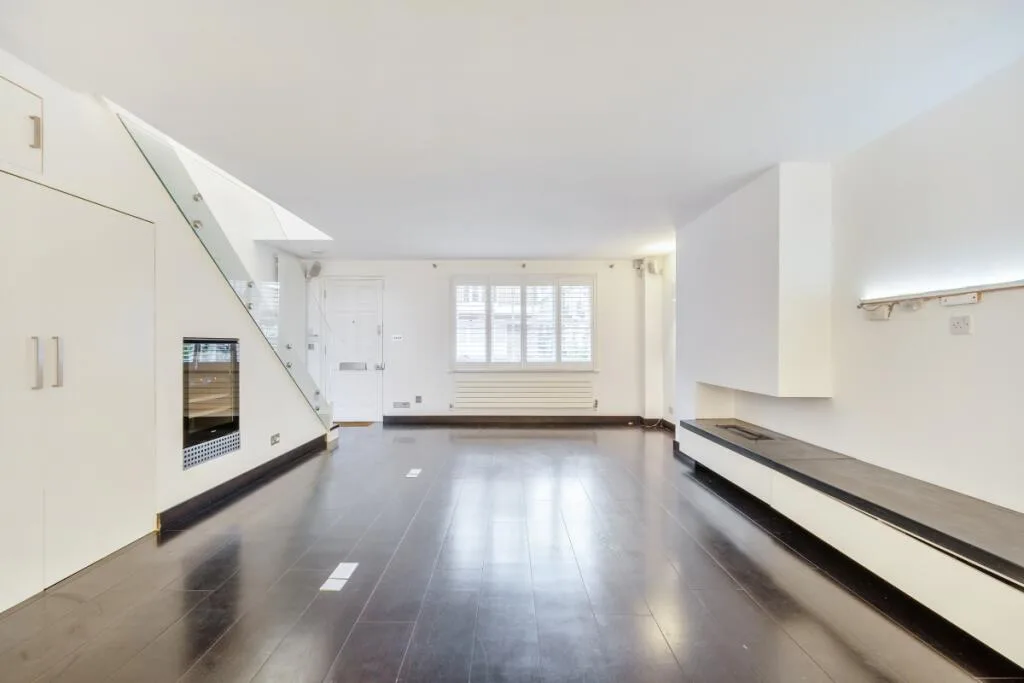 3 bedroom mews property for rent