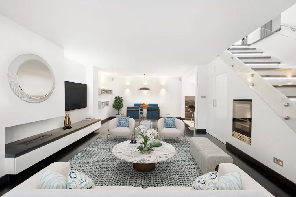 3 bedroom mews property for rent