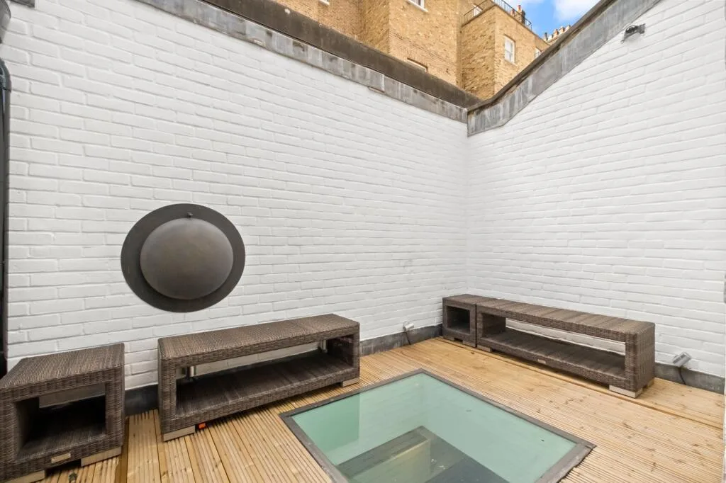 3 bedroom mews property for rent