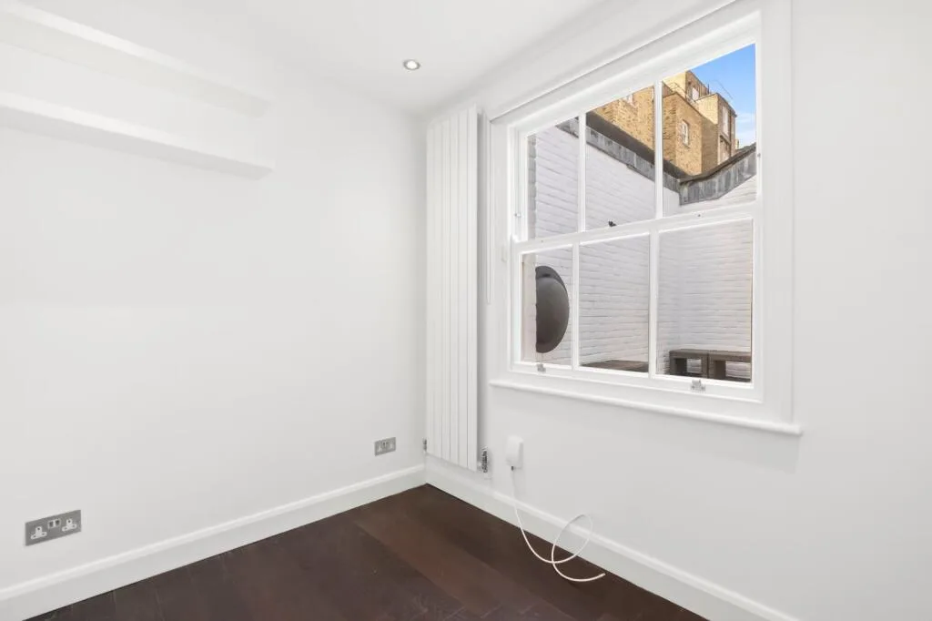 3 bedroom mews property for rent