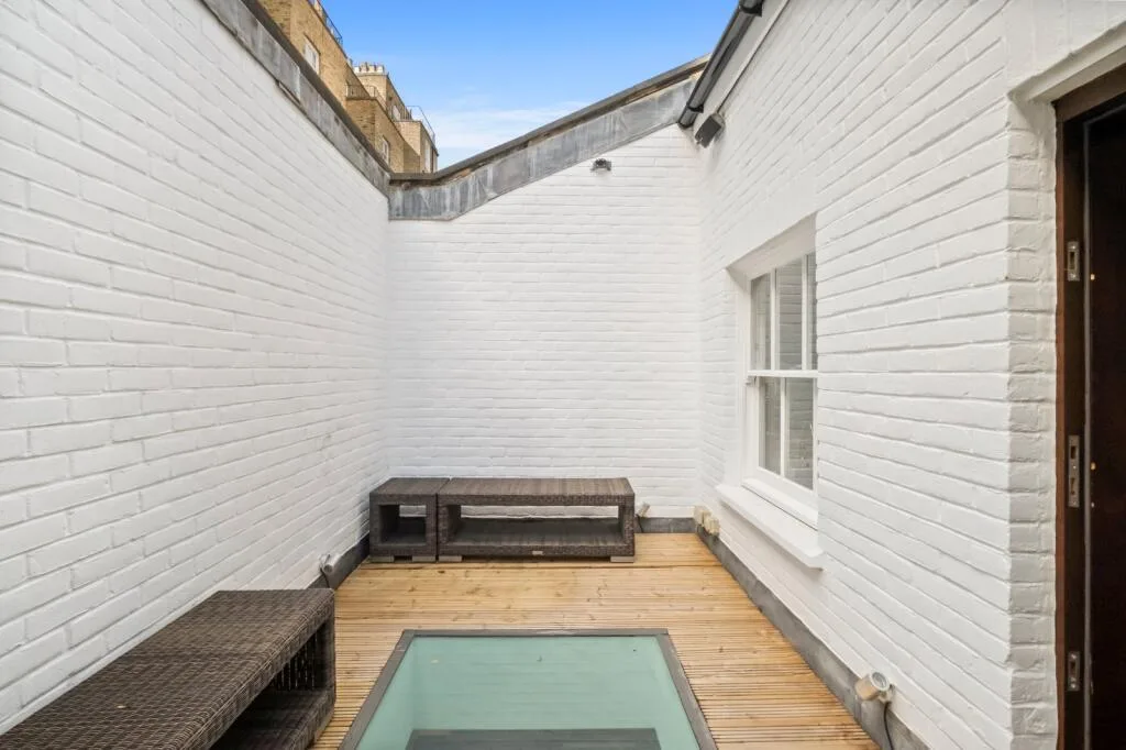 3 bedroom mews property for rent