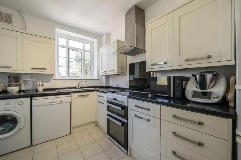 3 bedroom flat for rent