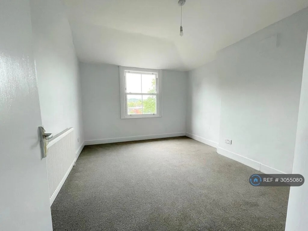 2 bedroom maisonette for rent