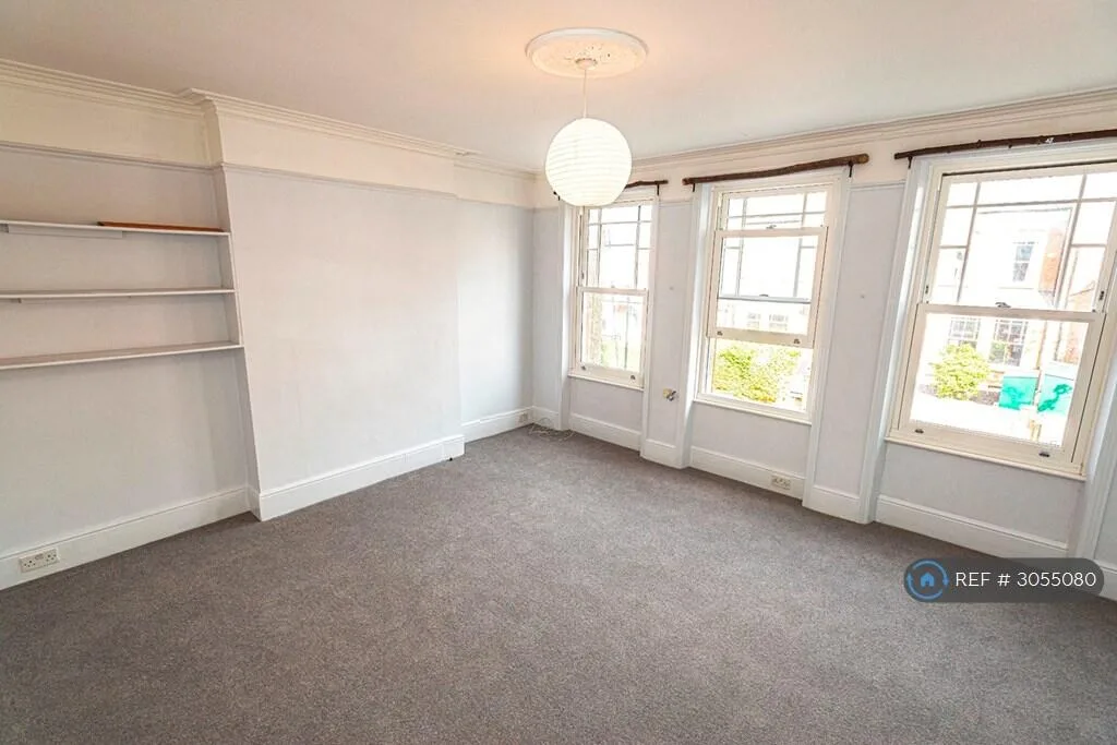 2 bedroom maisonette for rent