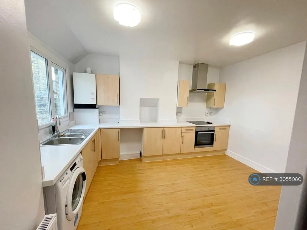 2 bedroom maisonette for rent
