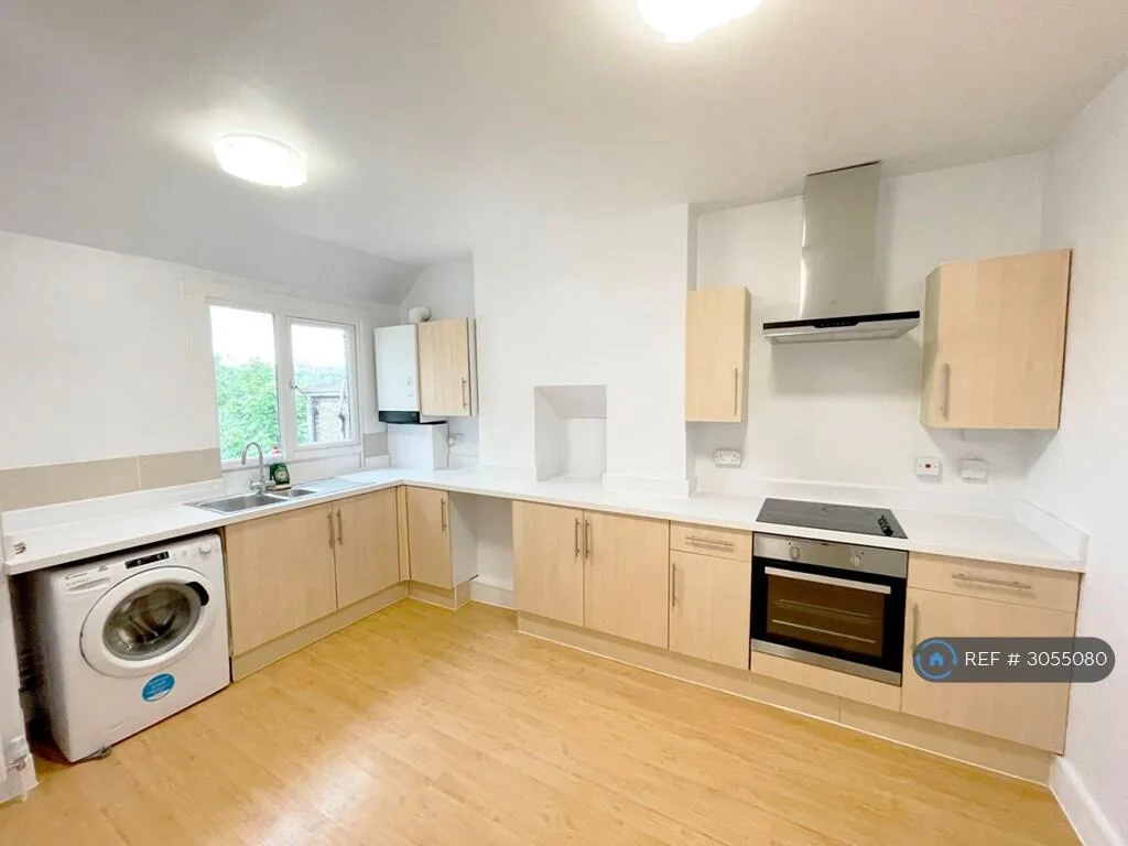 2 bedroom maisonette for rent