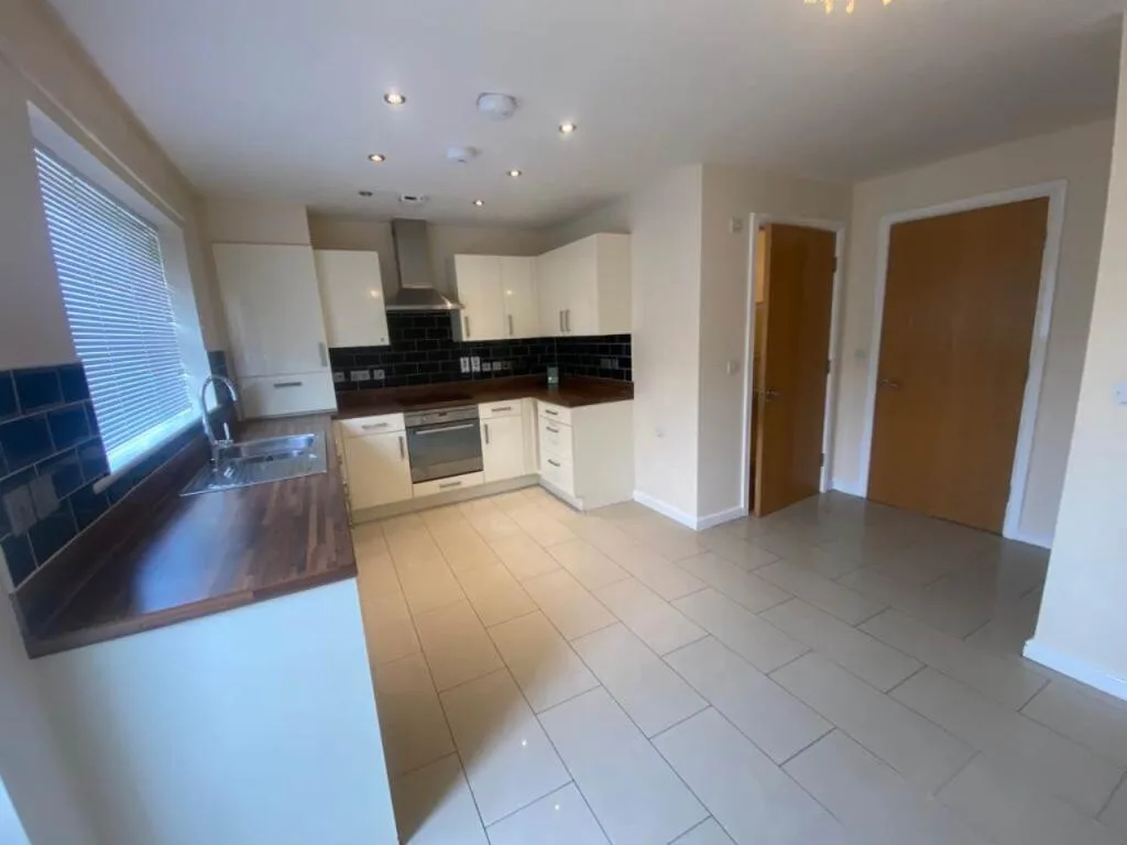 3 bedroom semi-detached house for rent