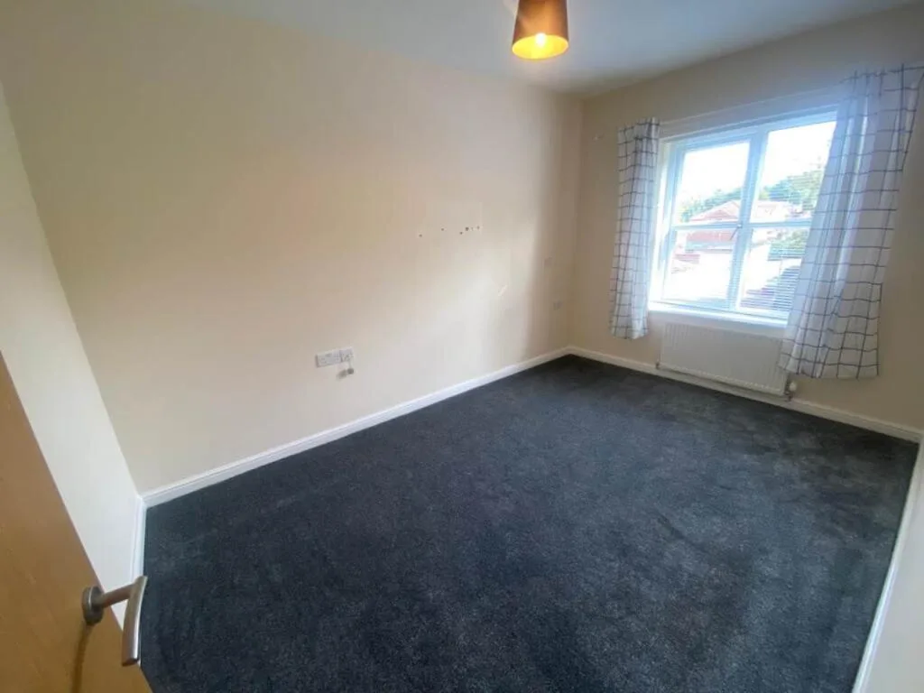 3 bedroom semi-detached house for rent