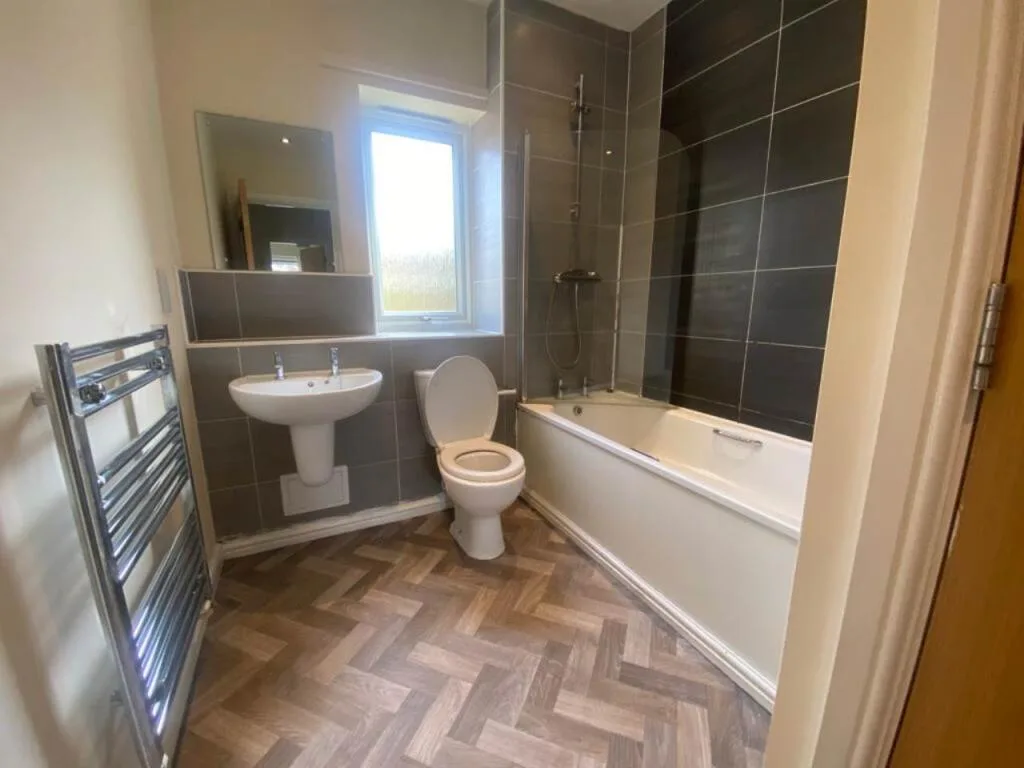 3 bedroom semi-detached house for rent