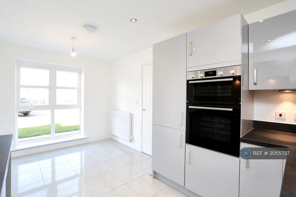 4 bedroom semi-detached house for rent