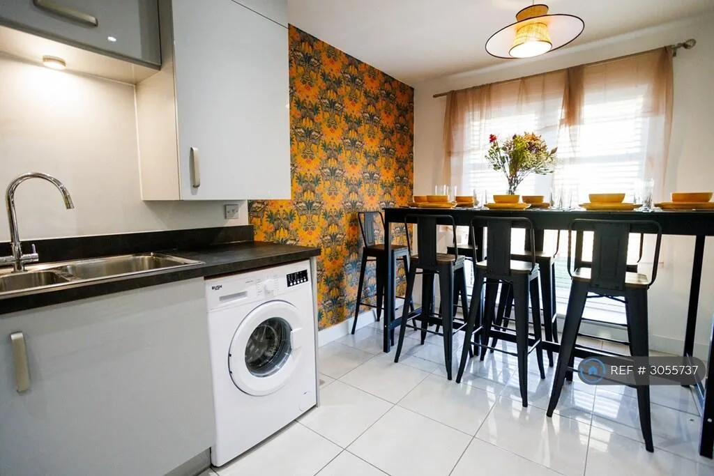 4 bedroom semi-detached house for rent