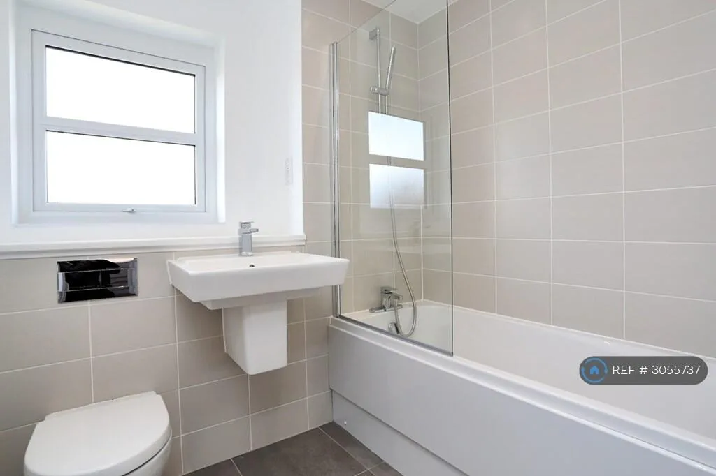 4 bedroom semi-detached house for rent