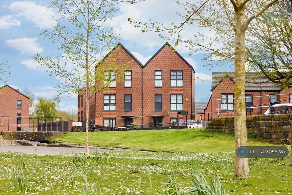 4 bedroom semi-detached house for rent
